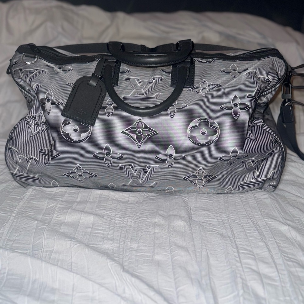 Louis Vuitton Reversible Keepall
Bandouliere
Monogram 3D 50 Rainbow/Gray/Black